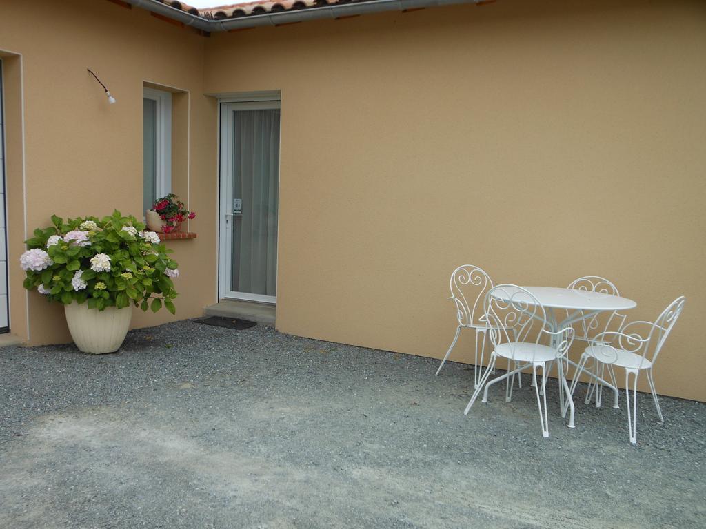 Chambre D'Hotes La Basse Gougeonniere Neuvy-en-Mauges Eksteriør billede